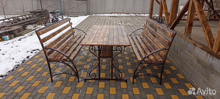 Стол и скамейки