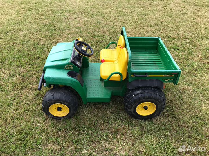 Детский электромобиль john deere PEG-perego