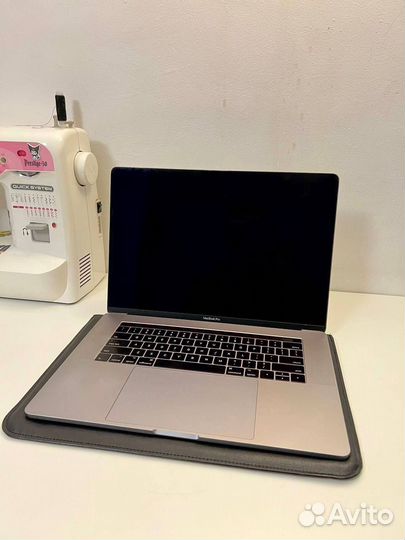 MacBook Pro 15 (2017), 256 гб, Core i7, 2.8 ггц