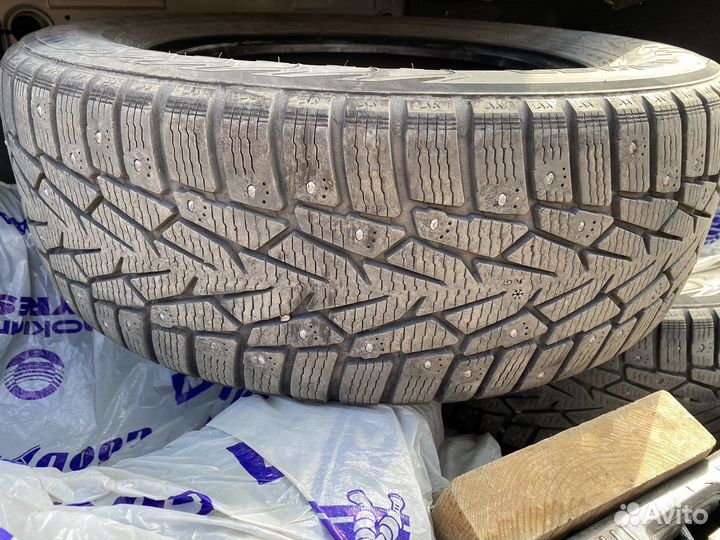 Nokian Tyres Hakkapeliitta 7 215/65 R16
