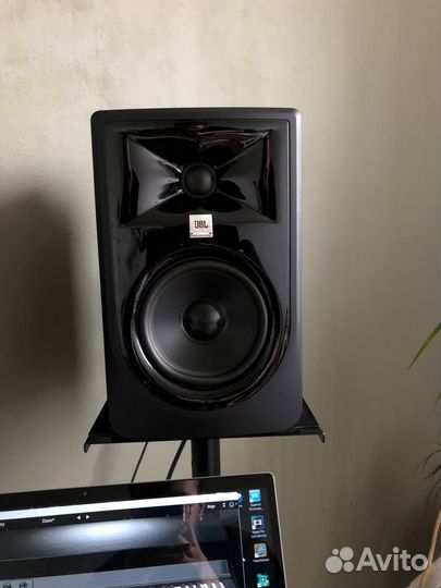 JBL 305pmkii - активный студийный монитор