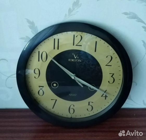 Настенные часы Vega