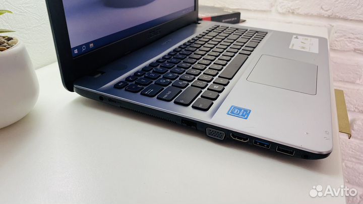 Ноутбук asus/SDD