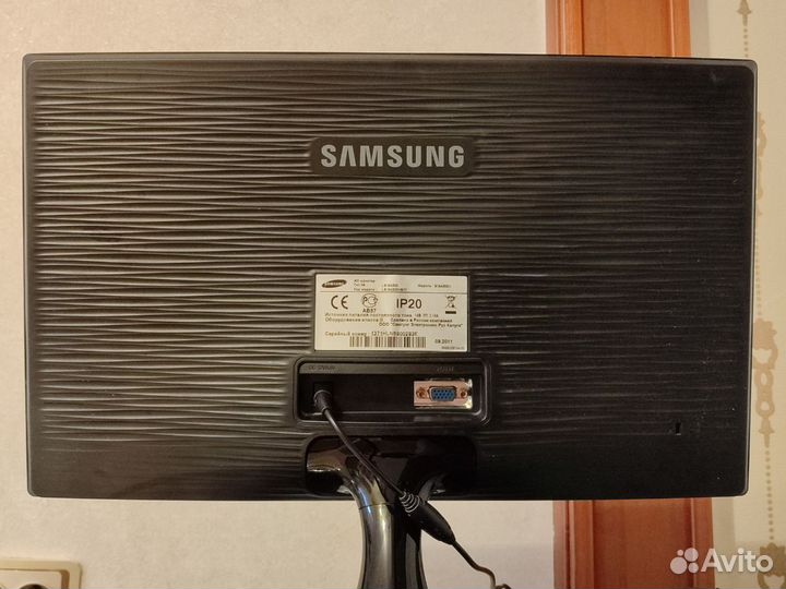 Монитор Samsung SyncMaster SA300 18.5
