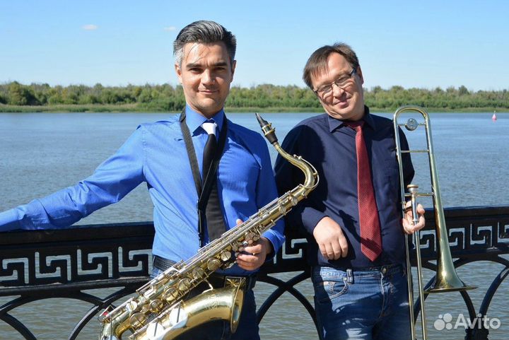 Саксофонист на праздник