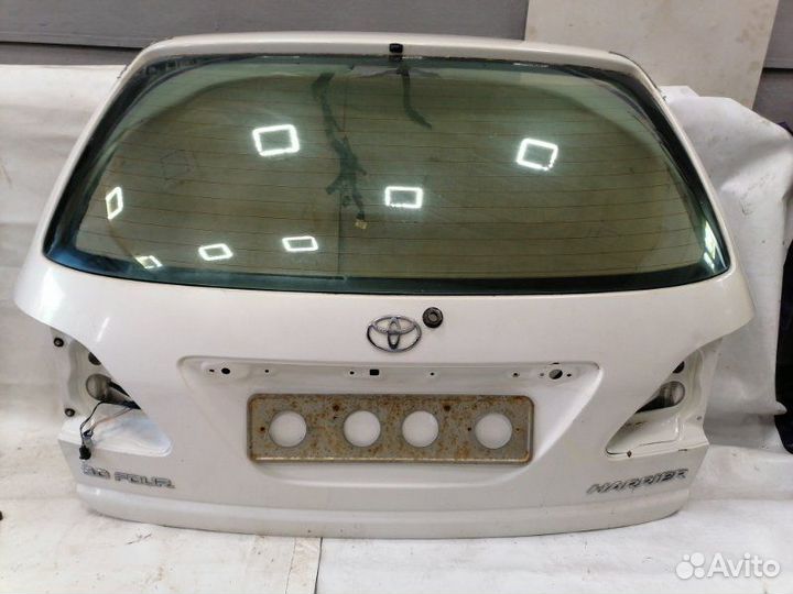 Дверь багажника Toyota Harrier MCU15W 1mzfe