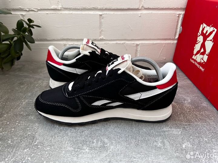 Кроссовки Reebok CL Leather Human Rights Now