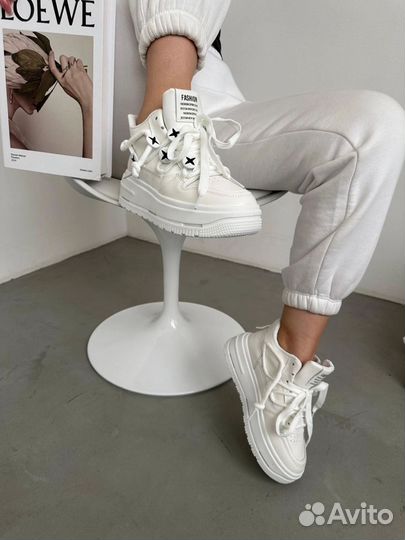 Кроссовки женские