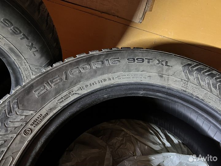 Nokian Tyres Hakkapeliitta 8 215/60 R16 99