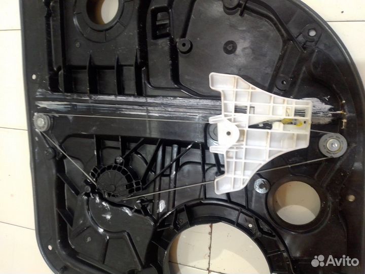 Стеклоподъемник электрический задний левый