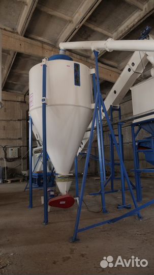 Бункер для зерна/комбикорма бпн-1,5