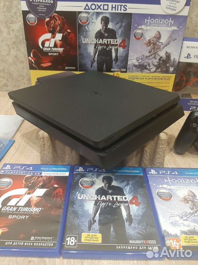 Sony PS4 + 2 геймпада + бесплатно 700 игр