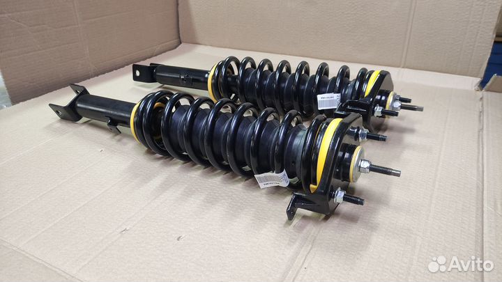 Стойка задняя в сборе 1шт Сайбер Себринг Стратус