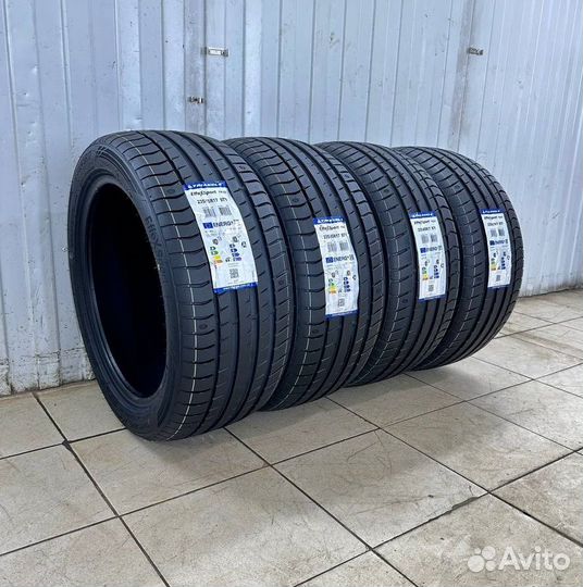 Triangle EffeXSport TH202 225/40 R18 и 265/35 R18