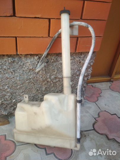 Бачок расширительный на Ниссан Эльгранд