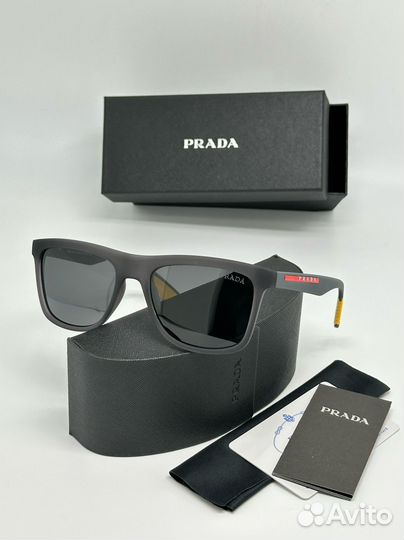 Солнцезащитные очки prada