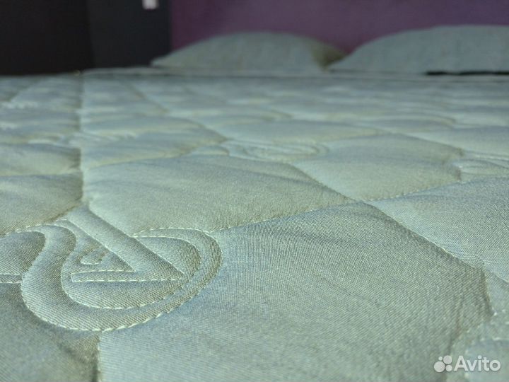 Комплект покрывало, простынь и 2 наволочки (новый)