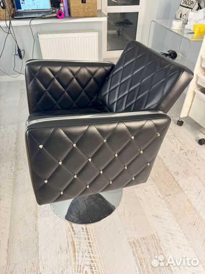 Парикмахерское кресло