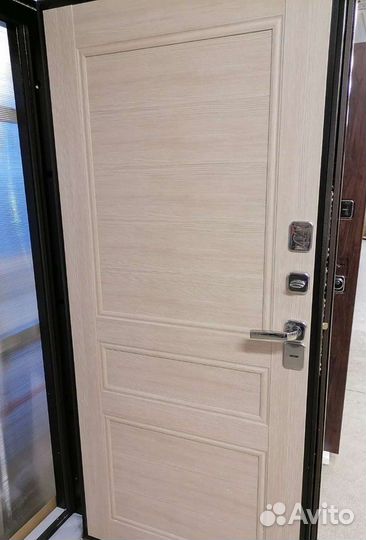 Двери уличные в частный дом с терморазрывом