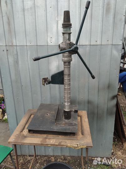 Сверлильный станок