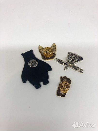 Значки (брошки) на одежду