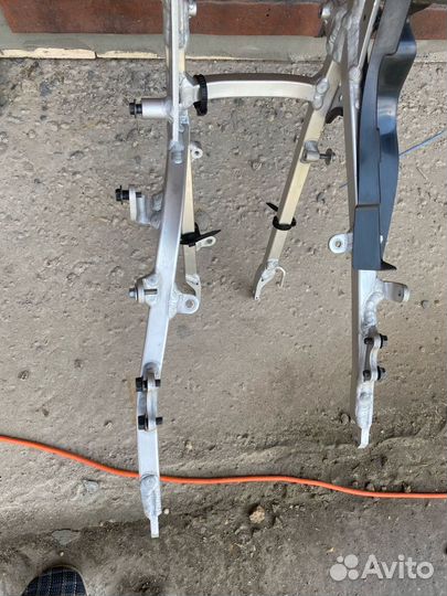 Подрамник Suzuki DRZ400SM