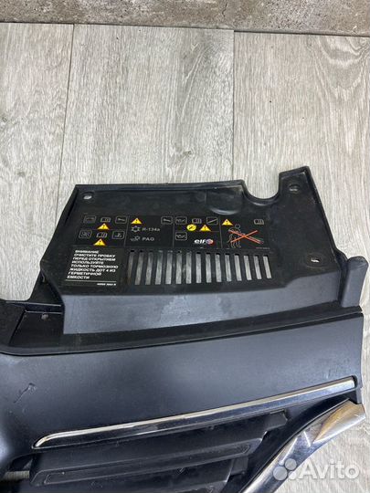 Решетка радиатора Renault Logan 2 K7M 2018