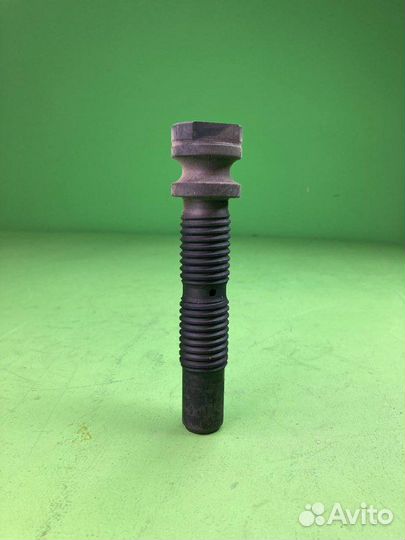 Палец рессоры 36.9x166/M28x4 перед. \Scania 94/114