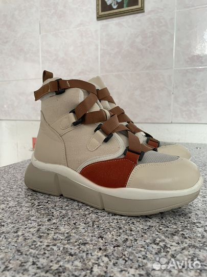 Ботинки для девочки новые