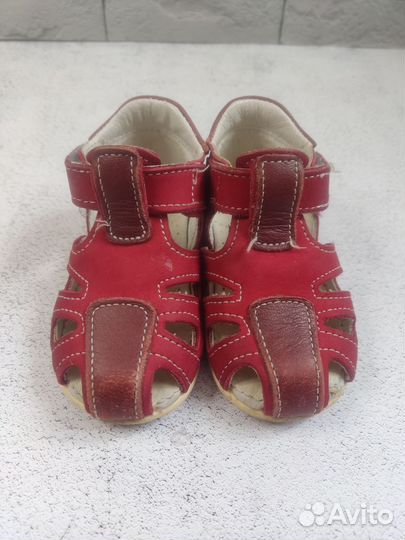 Сандали красные для девочки 20