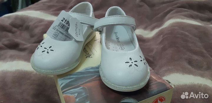 Белые туфельки для девочки 25р кожаные