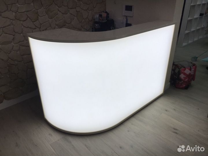 Ресепшен с объемной подсветкой. Ресепшн световой