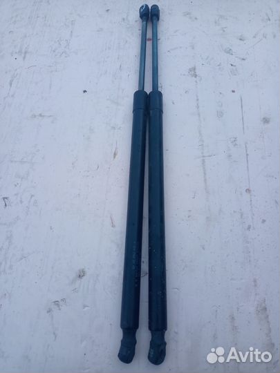 Амортизаторы крышки багажника ML w164 Mercedes