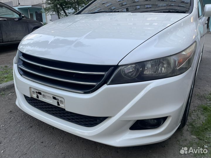 Решетка радиатора Honda Stream RN6-9