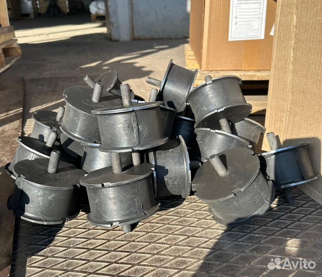 Амортизаторы вальца катка Bomag 06118715