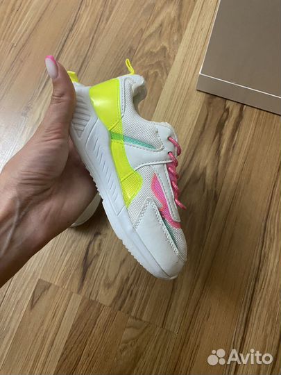 Кроссовки для девочки