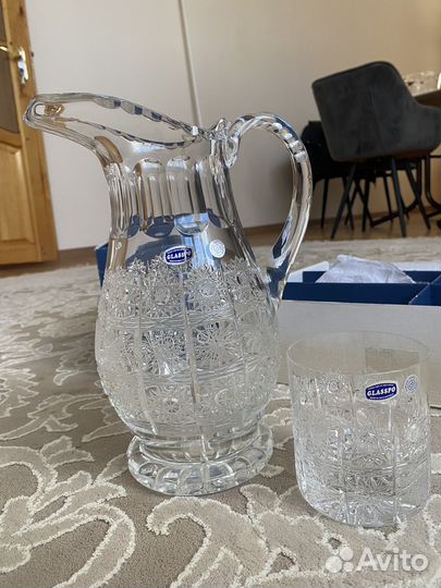 Кувшин со стаканами