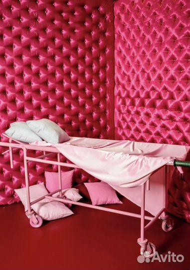 Медицинская декоративная розовая каталка