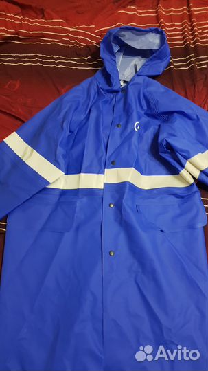 Прорезиновый плащ