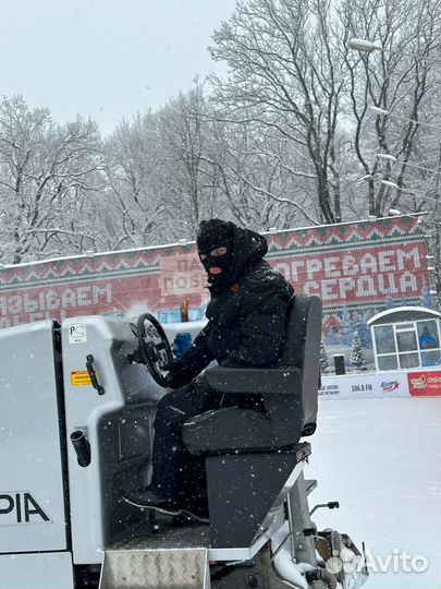 Тракторист машинист В. С. Автомобиль В