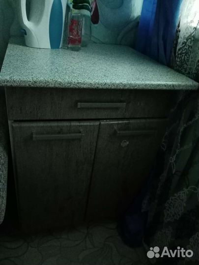 Холодильник, стол, два дивана, детская кровать