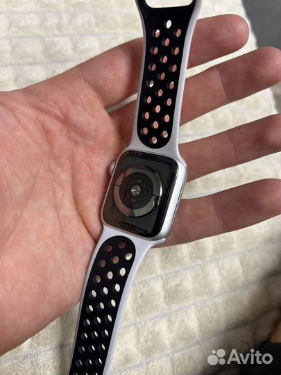 Часы apple watch 4 40 mm nike