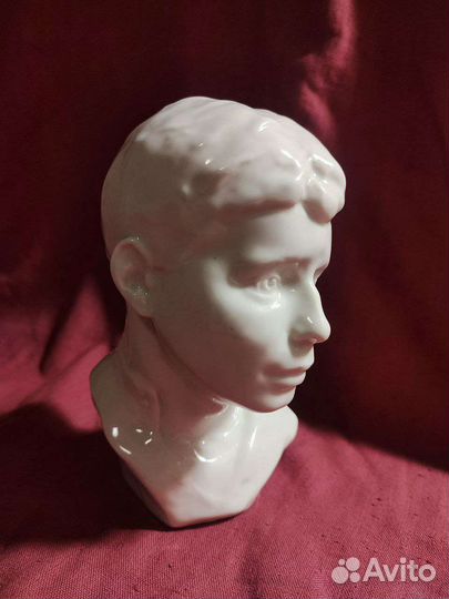 Фарфоровые бюсты Ломоносова Есенина Гагарина