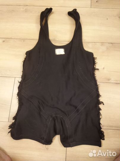 Комбинезон для приседания