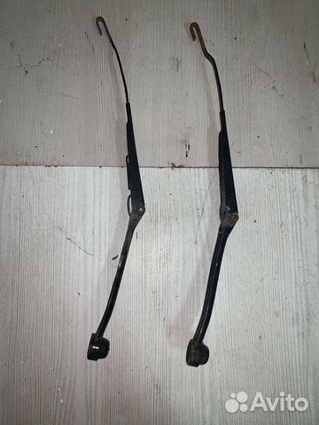 Поводок дворника левый/правый Nissan Primera P11