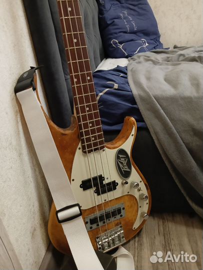 Бас гитара Peavey со встроенным эквалайзером