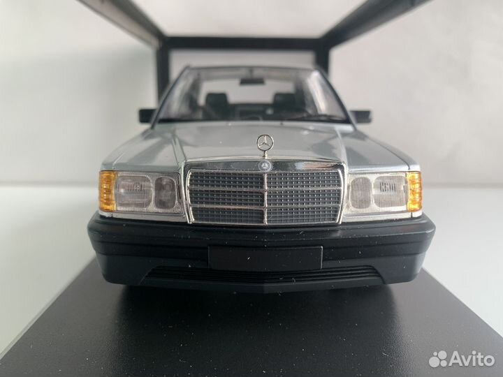 Модель1:18 Minichaps Mercedes 190E W201 1982год