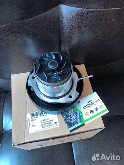 03H121008M VAG насос водяной