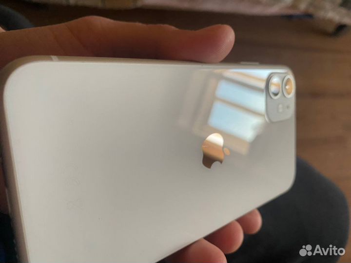 Телефон iPhone 11