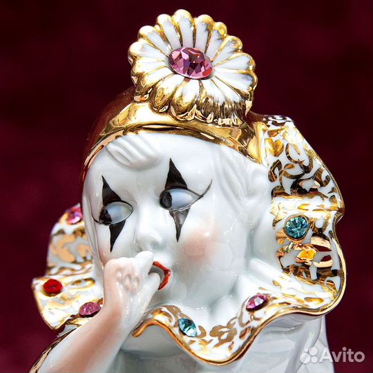 Фарфоровая Статуэтка